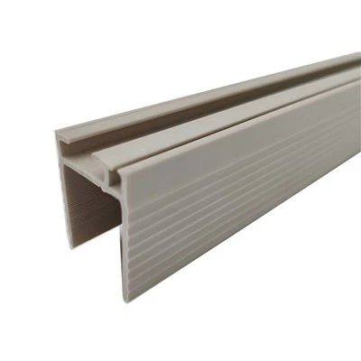 Raccordo con profilo invisibile in PVC