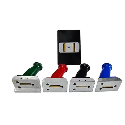 Strumenti per la fabbricazione di condotti preisolati UNT per sistemi HVAC